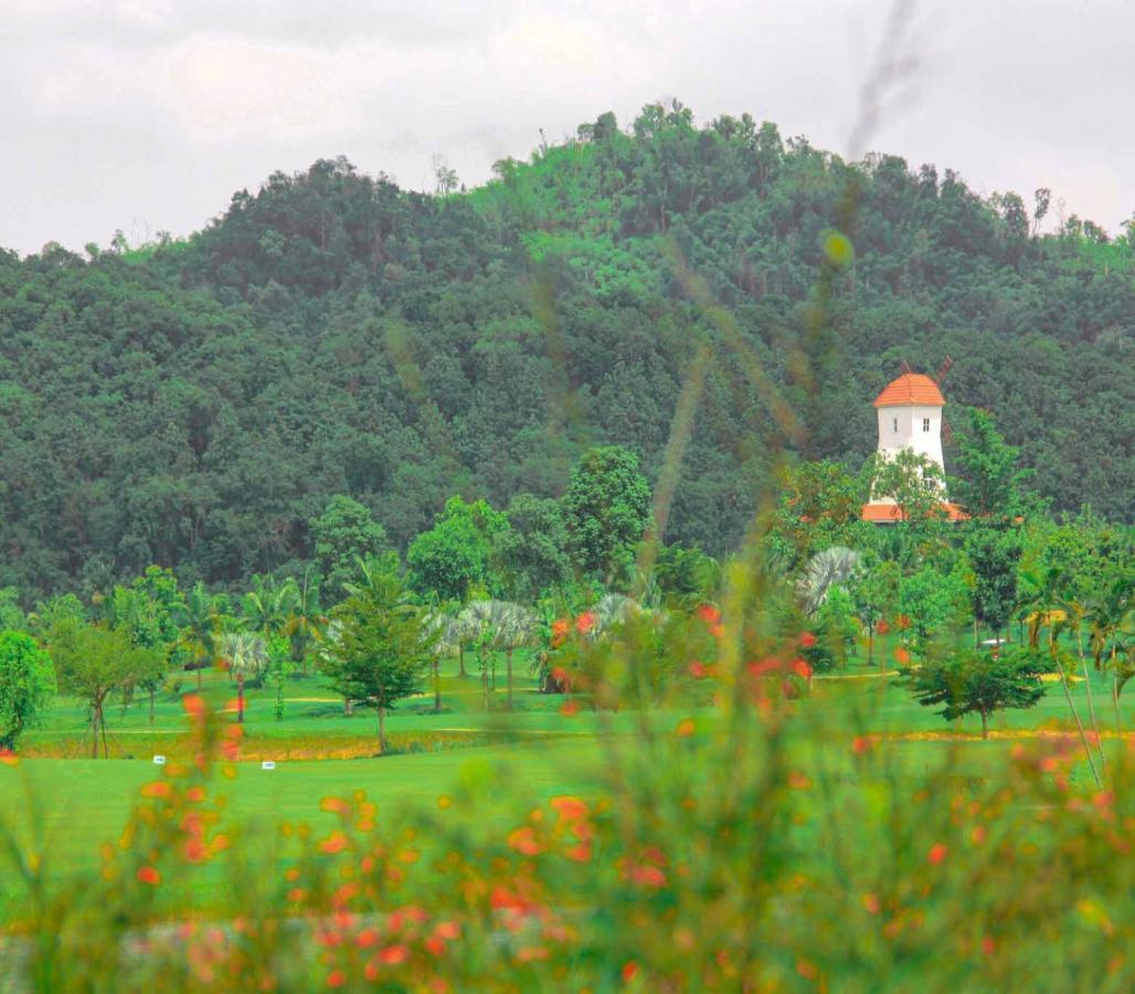 Happy City Golf & Resort Chiang Rai Exterior photo